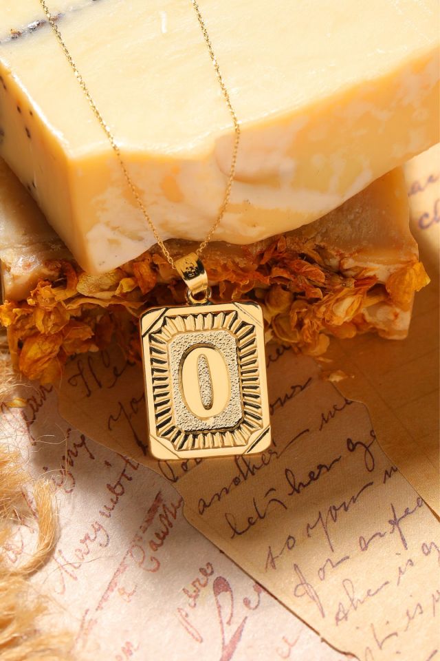 Moom Mücevherat Kadın 14 Ayar Altın Kare Harf Kolye A & Z Harfi Altın Kolye Zincirli Harf Kolye 42 Cm O