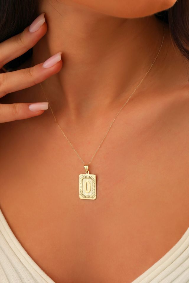Moom Mücevherat Kadın 14 Ayar Altın Kare Harf Kolye A & Z Harfi Altın Kolye Zincirli Harf Kolye 42 Cm O