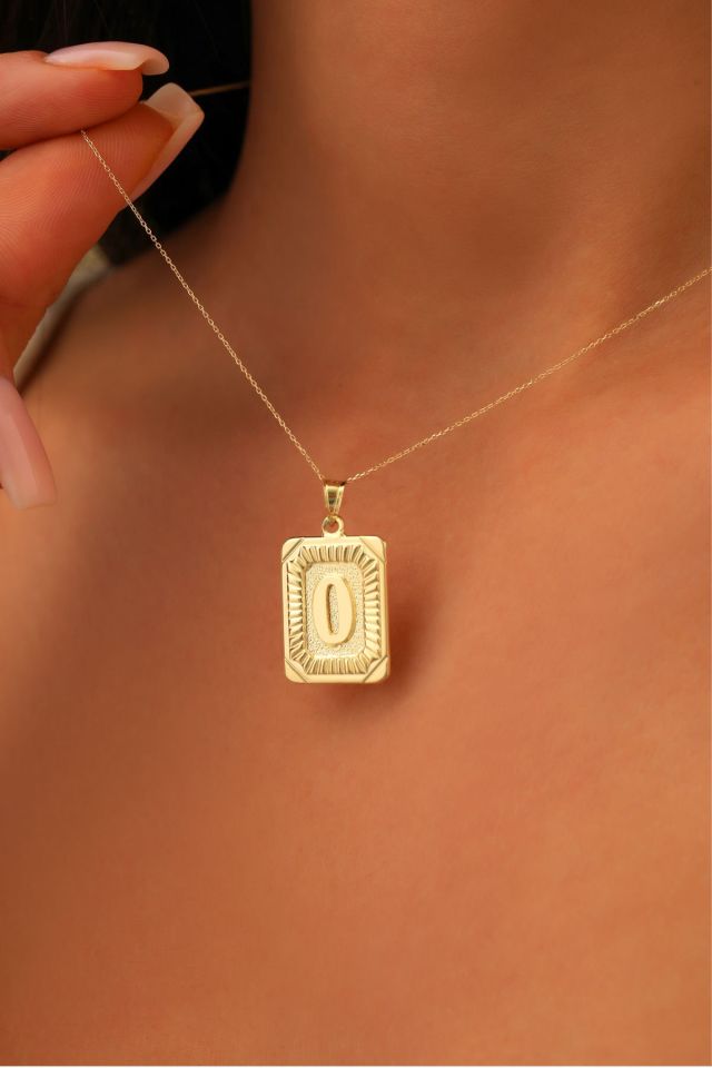 Moom Mücevherat Kadın 14 Ayar Altın Kare Harf Kolye A & Z Harfi Altın Kolye Zincirli Harf Kolye 42 Cm O