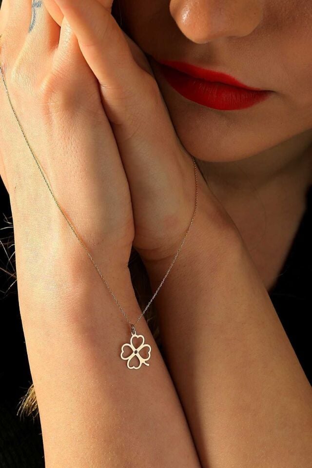 Kadın Altın Kalpli Yonca Kolye 14 Ayar