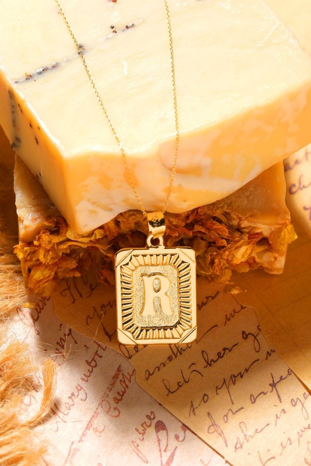 Moom Mücevherat Kadın 14 Ayar Altın Kare Harf Kolye A & Z Harfi Altın Kolye Zincirli Harf Kolye 42 Cm R