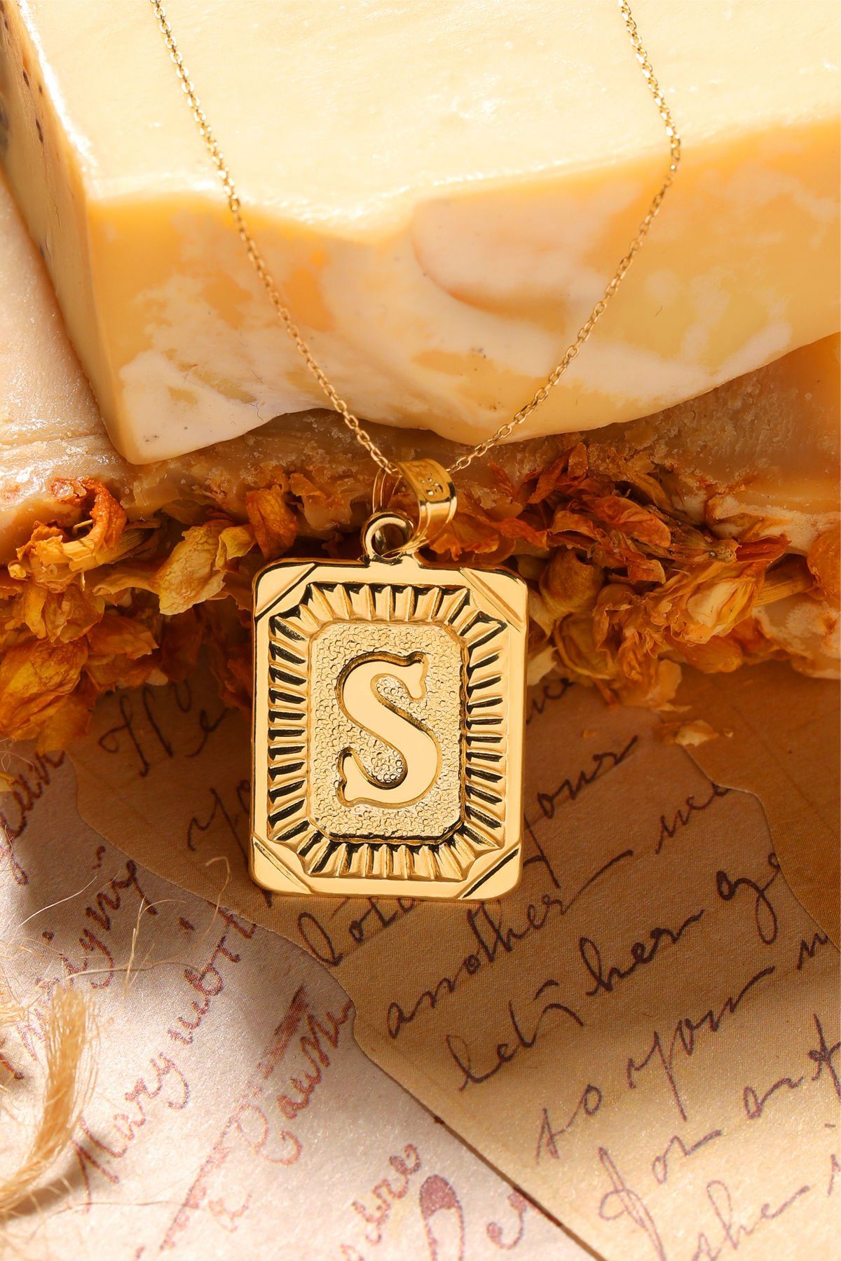 Moom Mücevherat Kadın 14 Ayar Altın Kare Harf Kolye A & Z Harfi Altın Kolye Zincirli Harf Kolye 42 Cm S