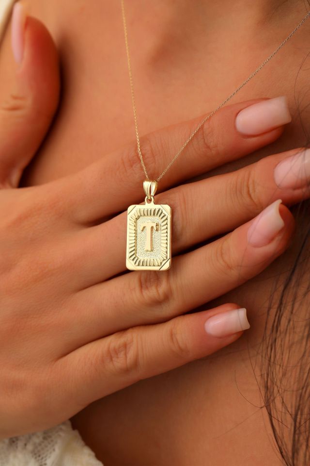 Moom Mücevherat Kadın 14 Ayar Altın Kare Harf Kolye A & Z Harfi Altın Kolye Zincirli Harf Kolye 42 Cm T