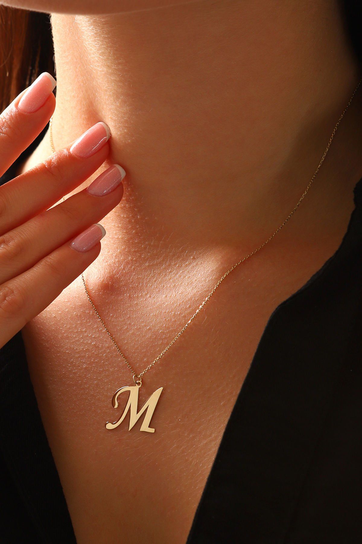 MOOM MÜCEVHERAT Kadın 14 Ayar Altın Harf Kolye El işi A & Z Harfi Altın Kolye Zincirli Harf Kolye 42 Cm M
