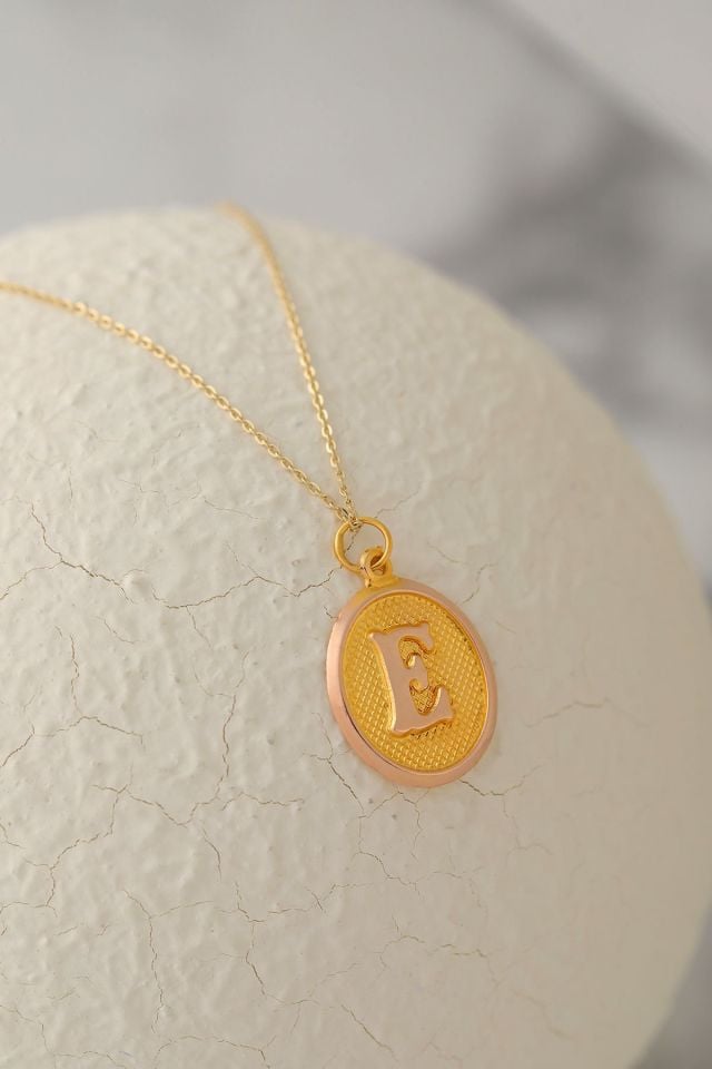 Moom Mücevherat Kadın 14 Ayar Altın Harf Kolye Nostaljik Oval A & Z Harf Altın Kolye Zincirli 42 Cm E