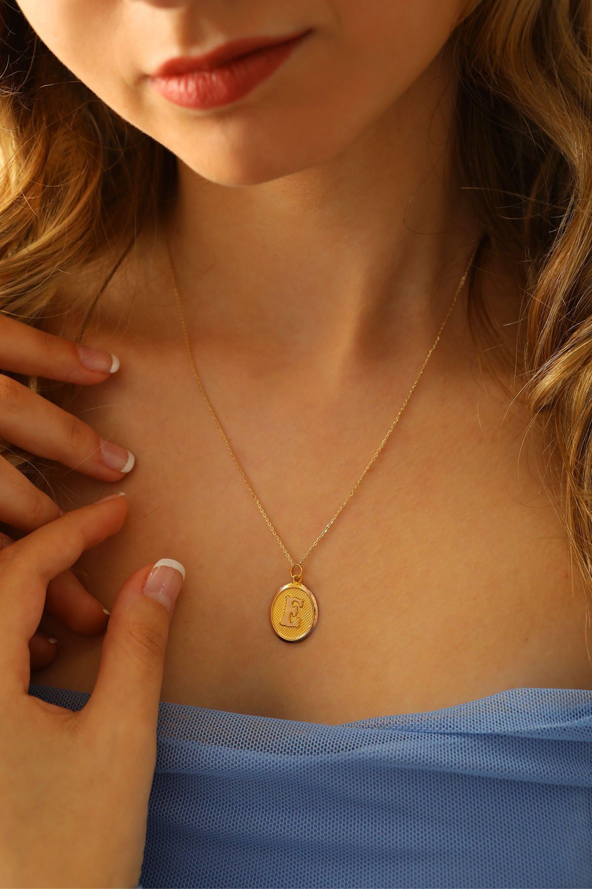 Moom Mücevherat Kadın 14 Ayar Altın Harf Kolye Nostaljik Oval A & Z Harf Altın Kolye Zincirli 42 Cm E