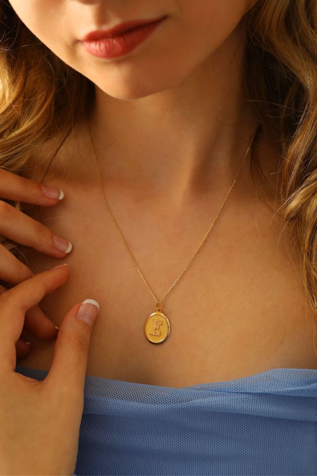 Moom Mücevherat Kadın 14 Ayar Altın Harf Kolye Nostaljik Oval A & Z Harf Altın Kolye Zincirli 42 Cm E