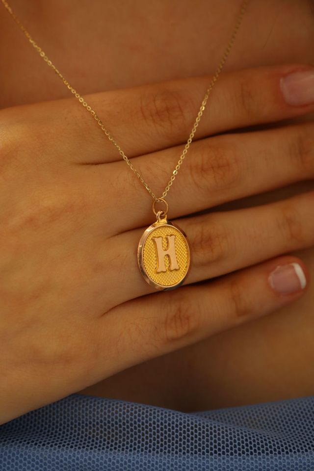 Moom Mücevherat Kadın 14 Ayar Altın Harf Kolye Nostaljik Oval A & Z Harf Altın Kolye Zincirli 42 Cm H