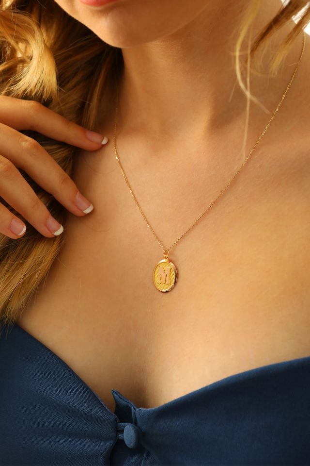 Moom Mücevherat Kadın 14 Ayar Altın Harf Kolye Nostaljik Oval A & Z Harf Altın Kolye Zincirli 42 Cm M