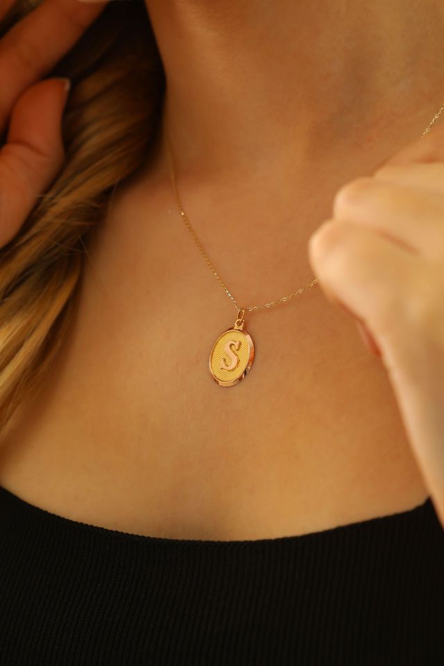 Moom Mücevherat Kadın 14 Ayar Altın Harf Kolye Nostaljik Oval A & Z Harf Altın Kolye Zincirli 42 Cm S
