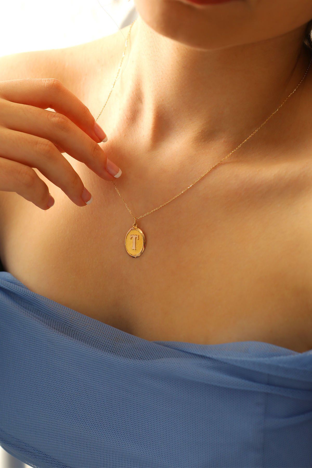 Moom Mücevherat Kadın 14 Ayar Altın Harf Kolye Nostaljik Oval A & Z Harf Altın Kolye Zincirli 42 Cm T