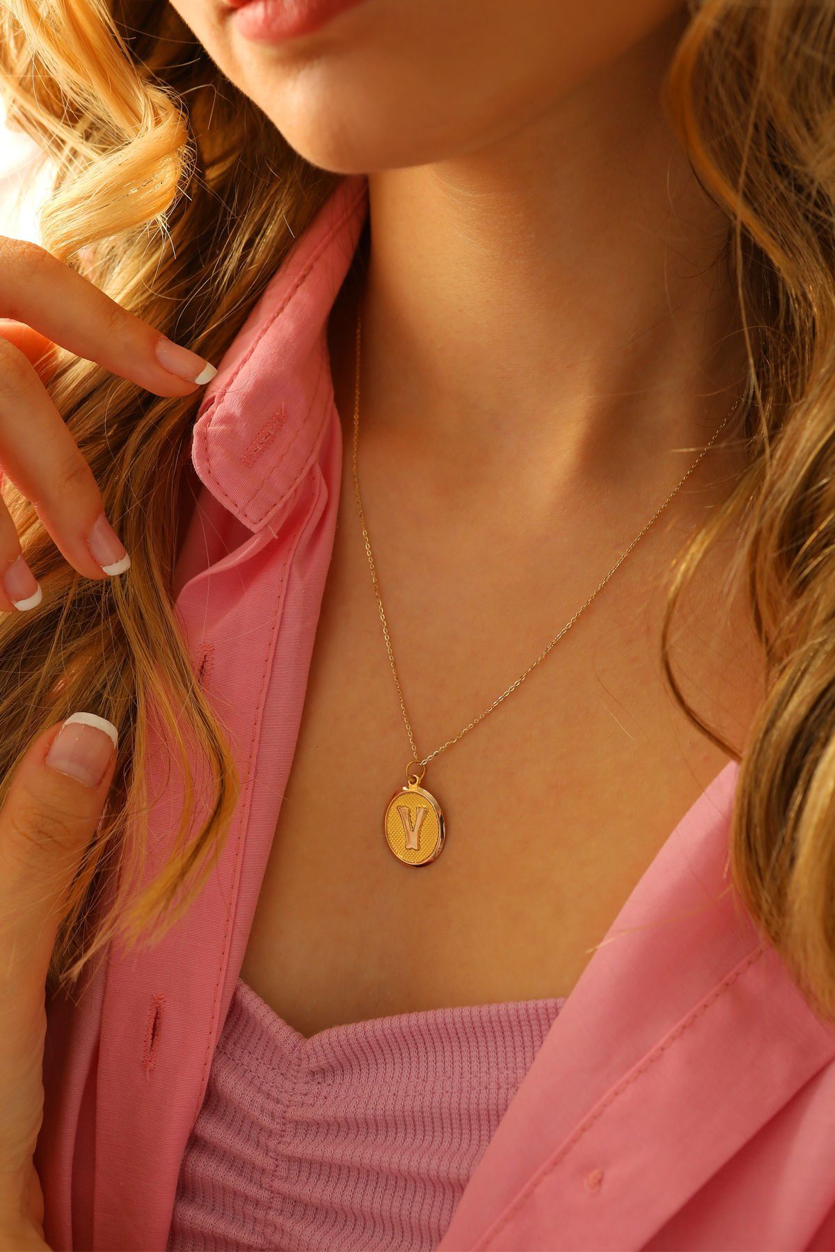 Moom Mücevherat Kadın 14 Ayar Altın Harf Kolye Nostaljik Oval A & Z Harf Altın Kolye Zincirli 42 Cm V