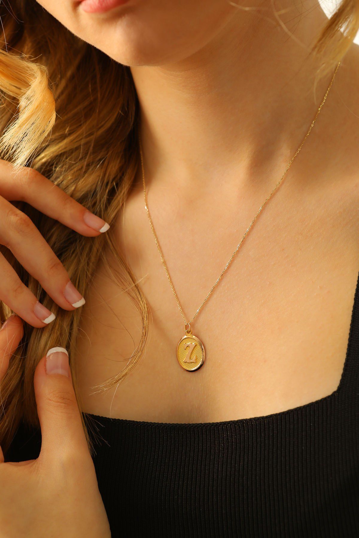 Moom Mücevherat Kadın 14 Ayar Altın Harf Kolye Nostaljik Oval A & Z Harf Altın Kolye Zincirli 42 Cm Z