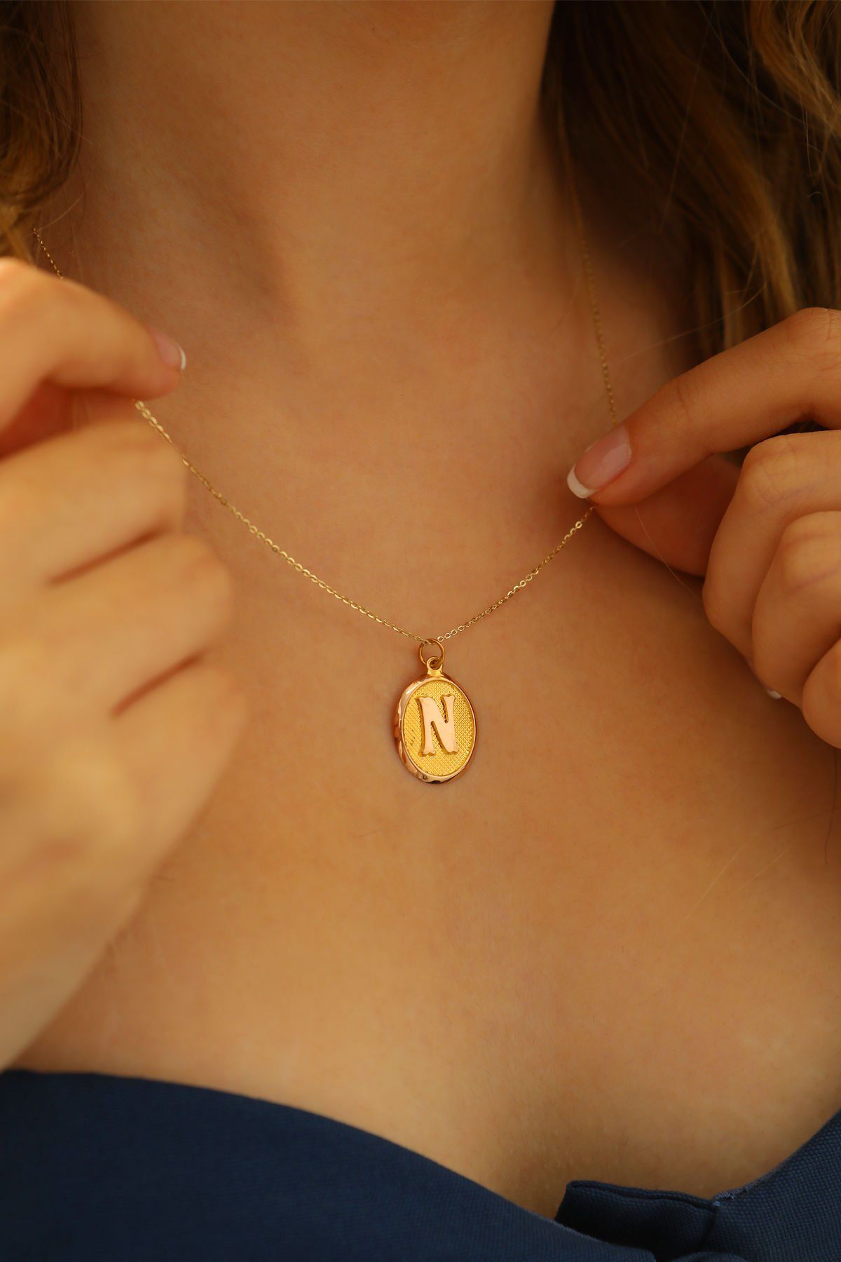 Moom Mücevherat Kadın 14 Ayar Altın Harf Kolye Nostaljik Oval A & Z Harf Altın Kolye Zincirli 42 Cm N