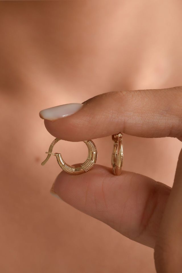 Moom Mücevherat Kadın 14 Ayar Altın Desenli Minimal Halka Küpe