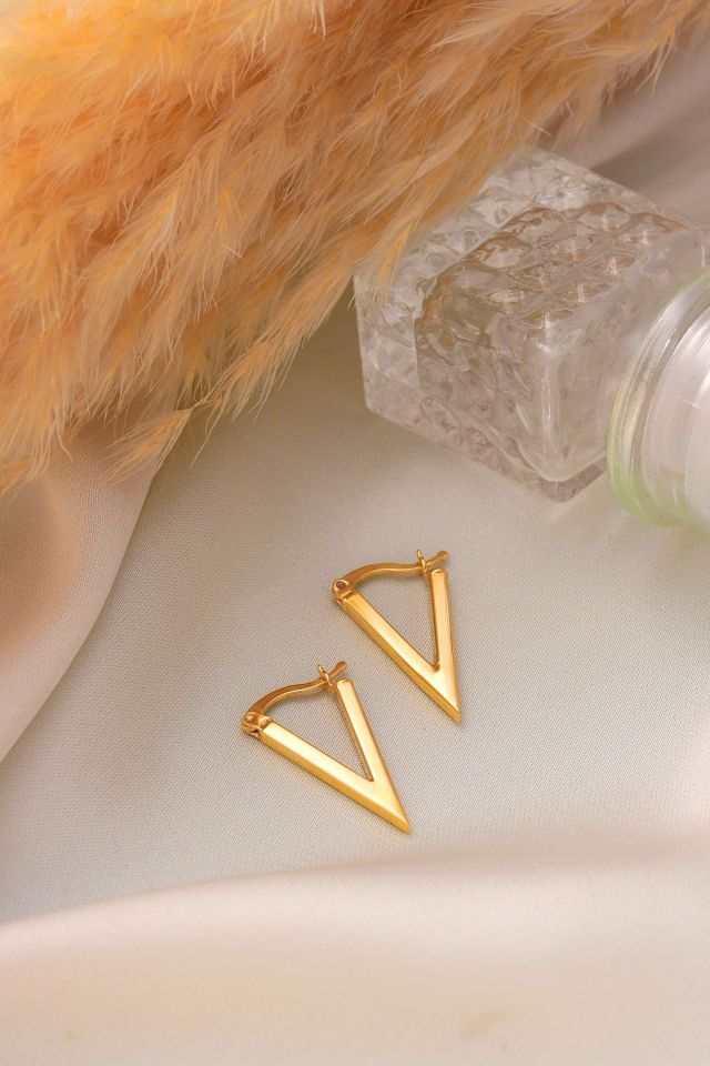 Moom Mücevherat Altın Küpe 14 Ayar Altın Üçgen Geometrik Halka Sivri Küpe-2,30 CM