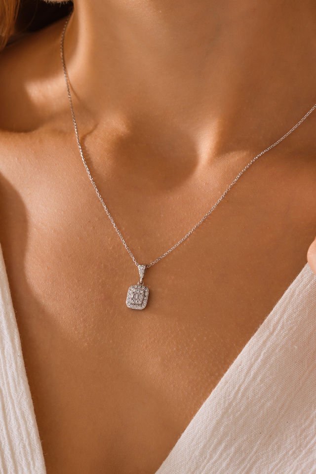 MOOM MÜCEVHERAT 14 Ayar Altın Pırlanta Baget Kolye