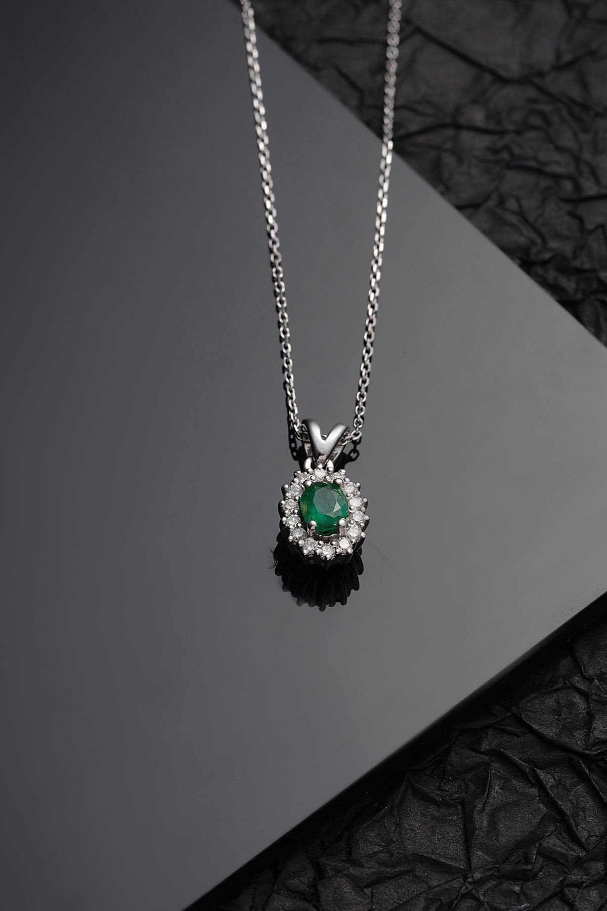 MOOM MÜCEVHERAT 14 Ayar Yeşil Zümrüt Taşlı Pırlanta Kolye