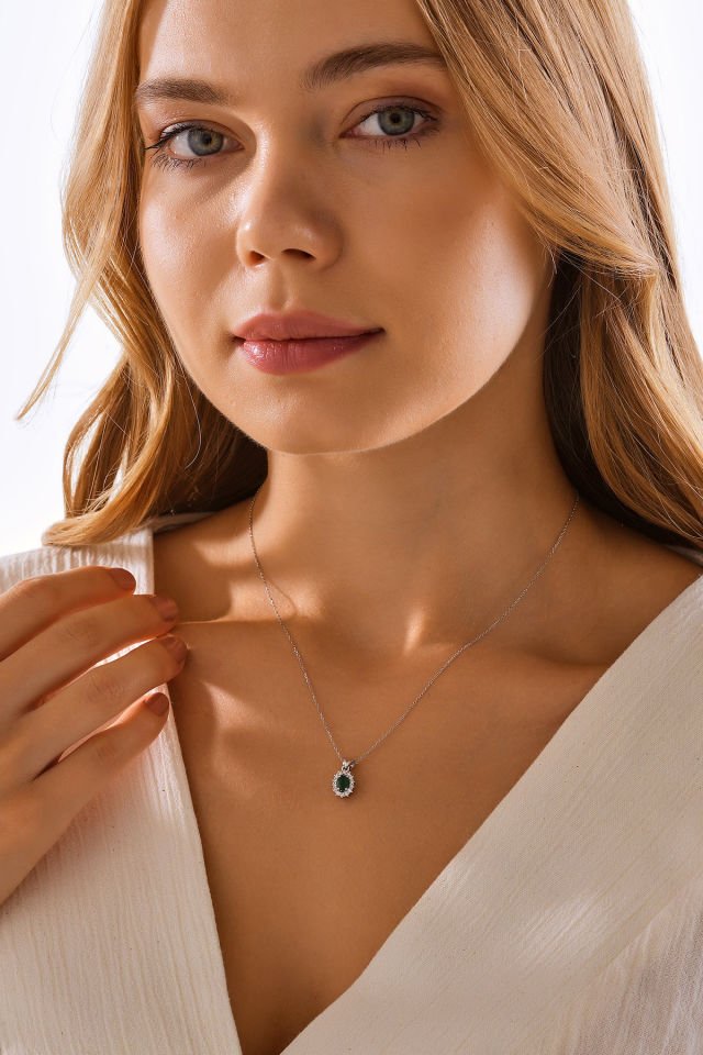 MOOM MÜCEVHERAT 14 Ayar Yeşil Zümrüt Taşlı Pırlanta Kolye