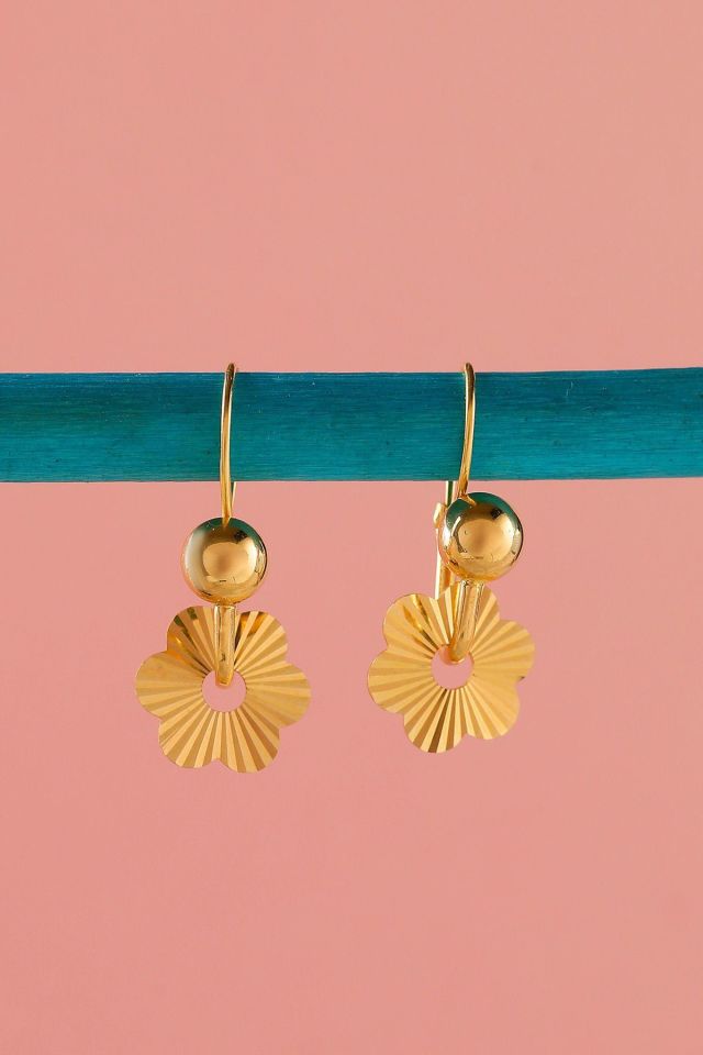 Moom Mücevherat Kadın 14 Ayar Altın Papatya Modeli Kalemli Sallantılı Pır Pır Küpe