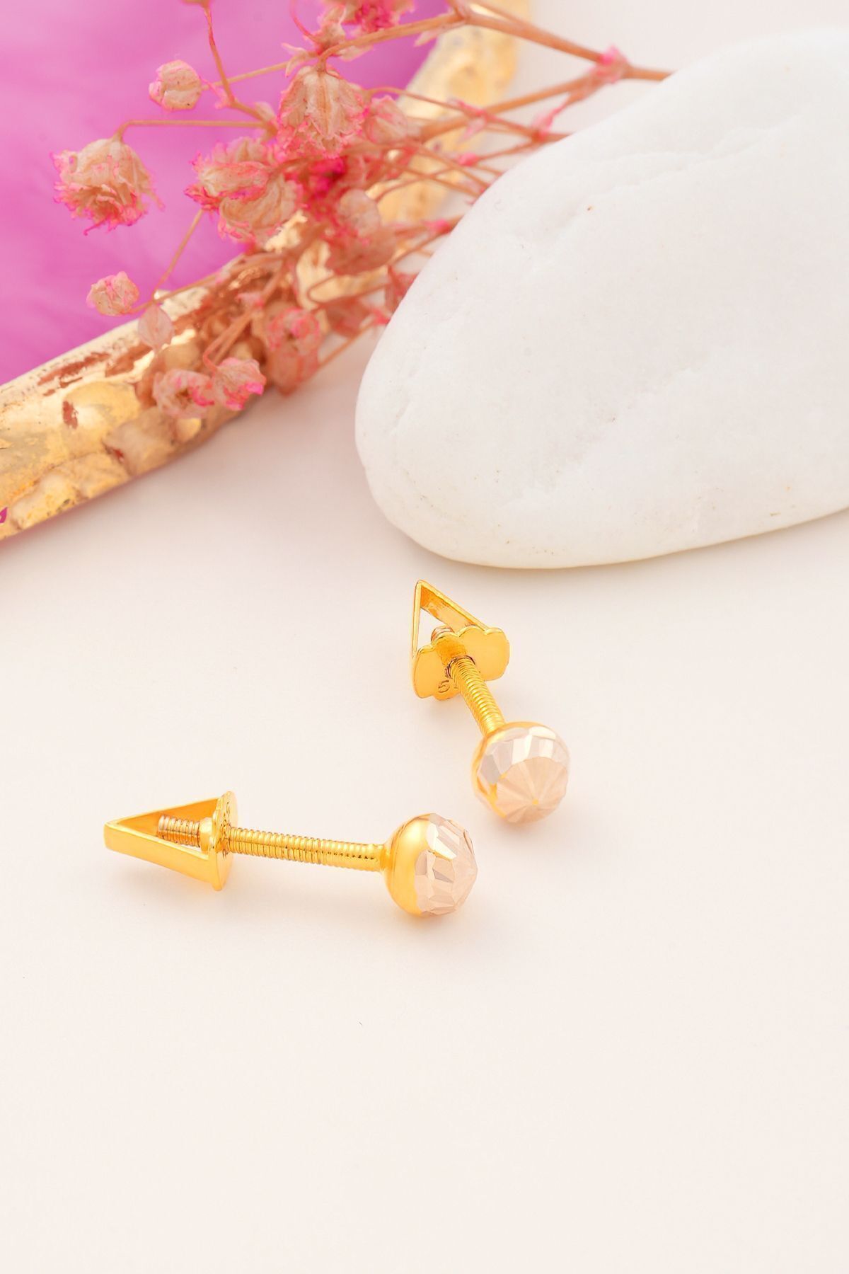 14 Ayar Altın Vidalı Kalemli Top Küpe 4 Mm