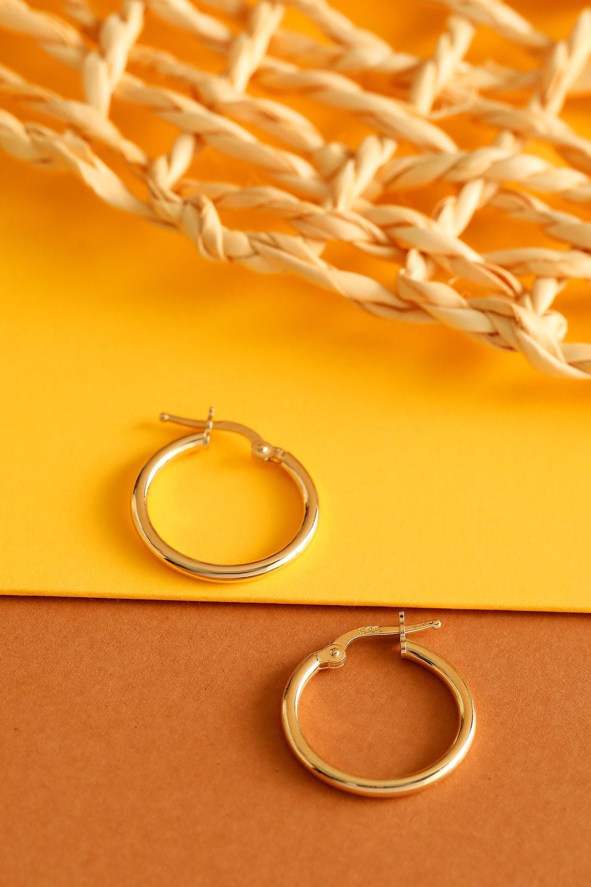 14 Ayar Altın Küpe Klasik Yuvarlak Halka Küpe 2 Cm Çapında