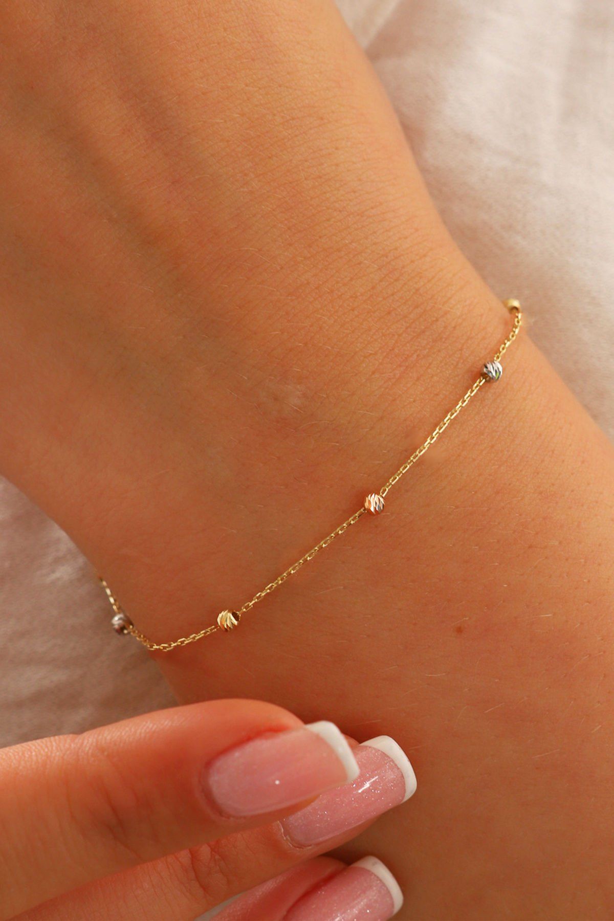 14 Ayar Altın Dorika Toplu Altın Bileklik Renkli Toplar Tek Sıra