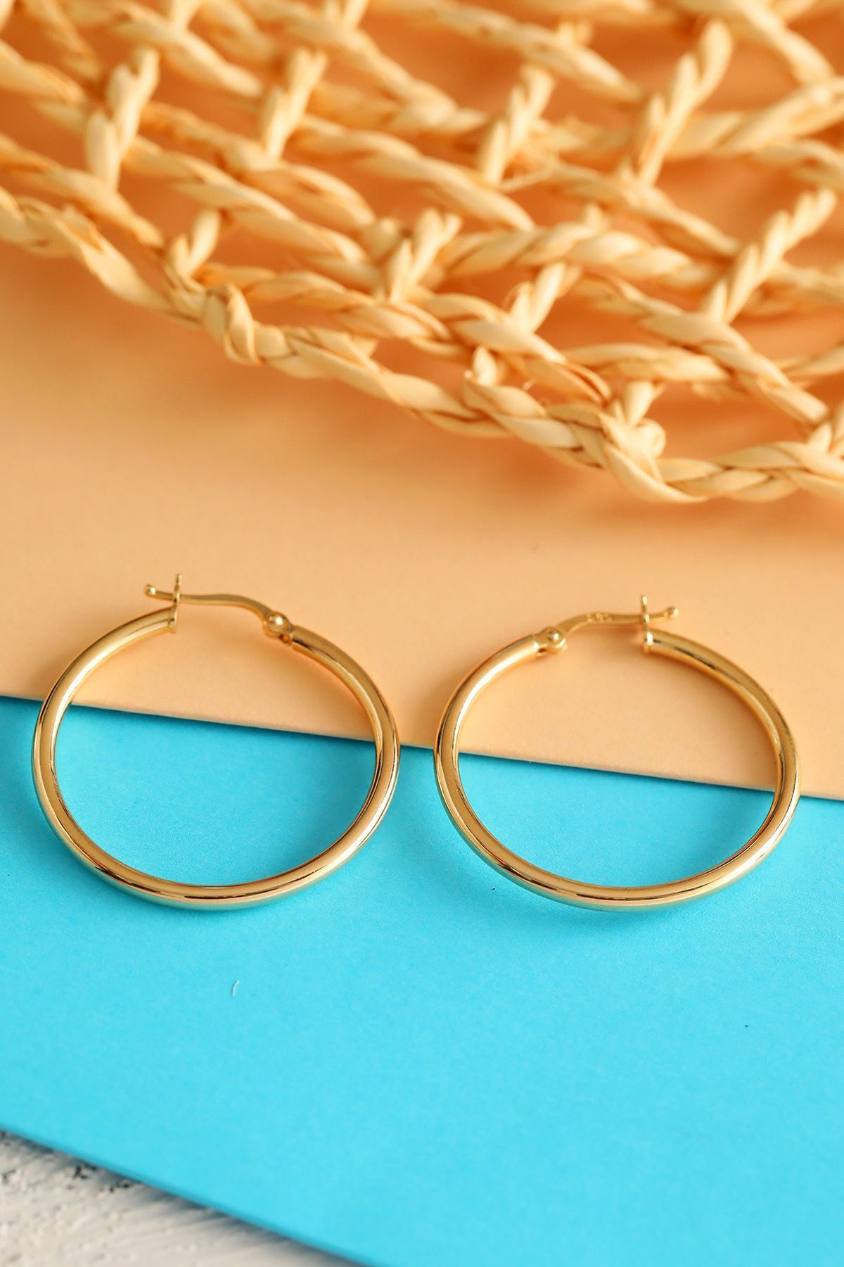 14 Ayar Altın Küpe Klasik Yuvarlak Halka Sarı Altın Küpe 3 Cm Çapında