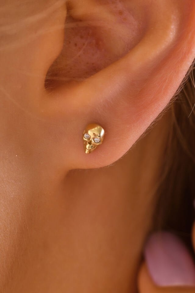 14 Ayar Altın Tragus Küpe Kuru Kafa Vidalı