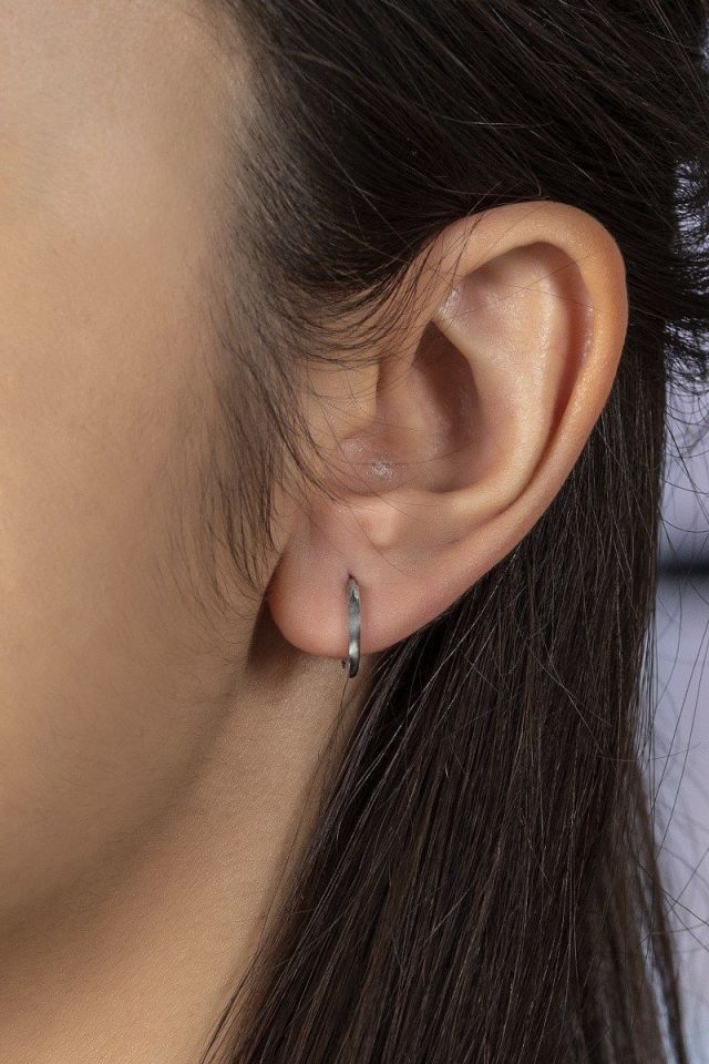 Moom Mücevherat Kadın 14 Ayar beyaz Altın minimal 1.1 cm düz Halka Küpe