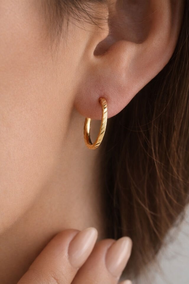 14 Ayar Altın Desenli Gizli Kilit Halka Küpe