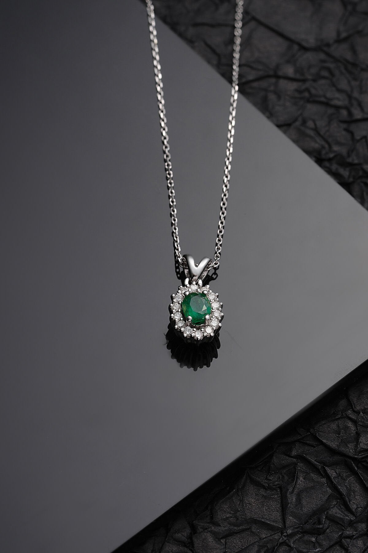 14 Ayar Yeşil Zümrüt Taşlı Pırlanta Kolye