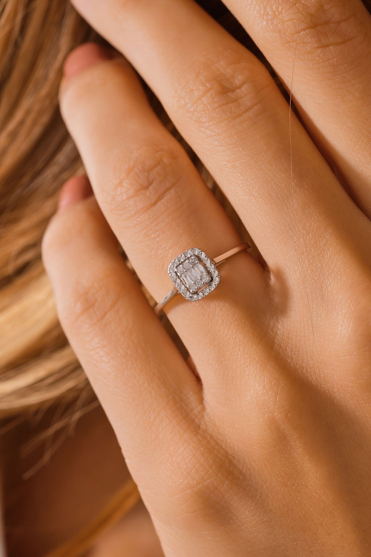 14 Ayar Altın Pırlanta Baget Yüzük Efektli