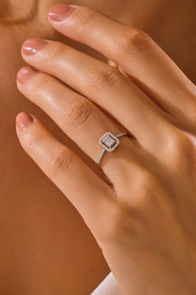 14 Ayar Altın Pırlanta Baget Tektaş Yüzük