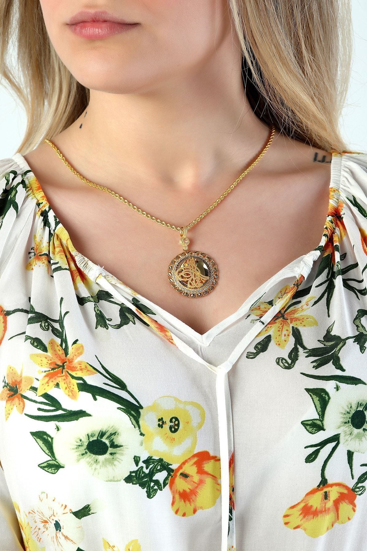 Kadın 14 Ayar Altın Yuvarlak Model Taşlı Osmanlı Tuğrası