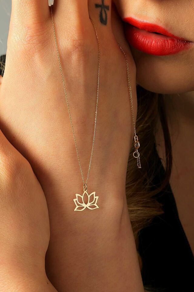 Moom Mücevherat Kadın 14 Ayar Altın Lotus Çiçeği Kolye
