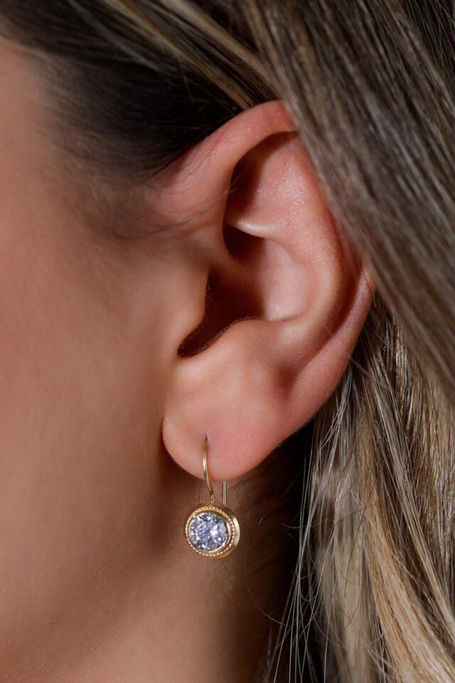 Moom Mücevherat Kadın 14 Ayar Altın Sallantılı Tek Taş Küpe