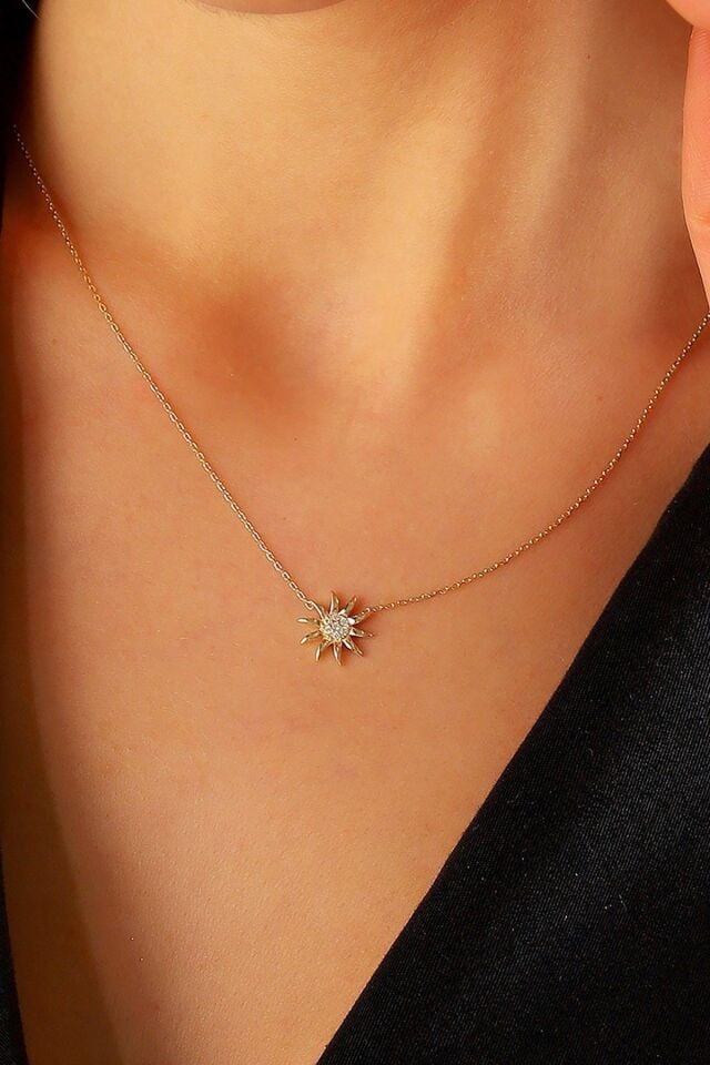 Moom Mücevherat Kadın 14 Ayar Altın Minimal Taşlı Güneş Kolye