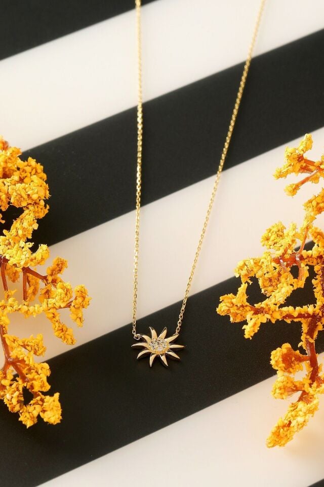 Moom Mücevherat Kadın 14 Ayar Altın Minimal Taşlı Güneş Kolye