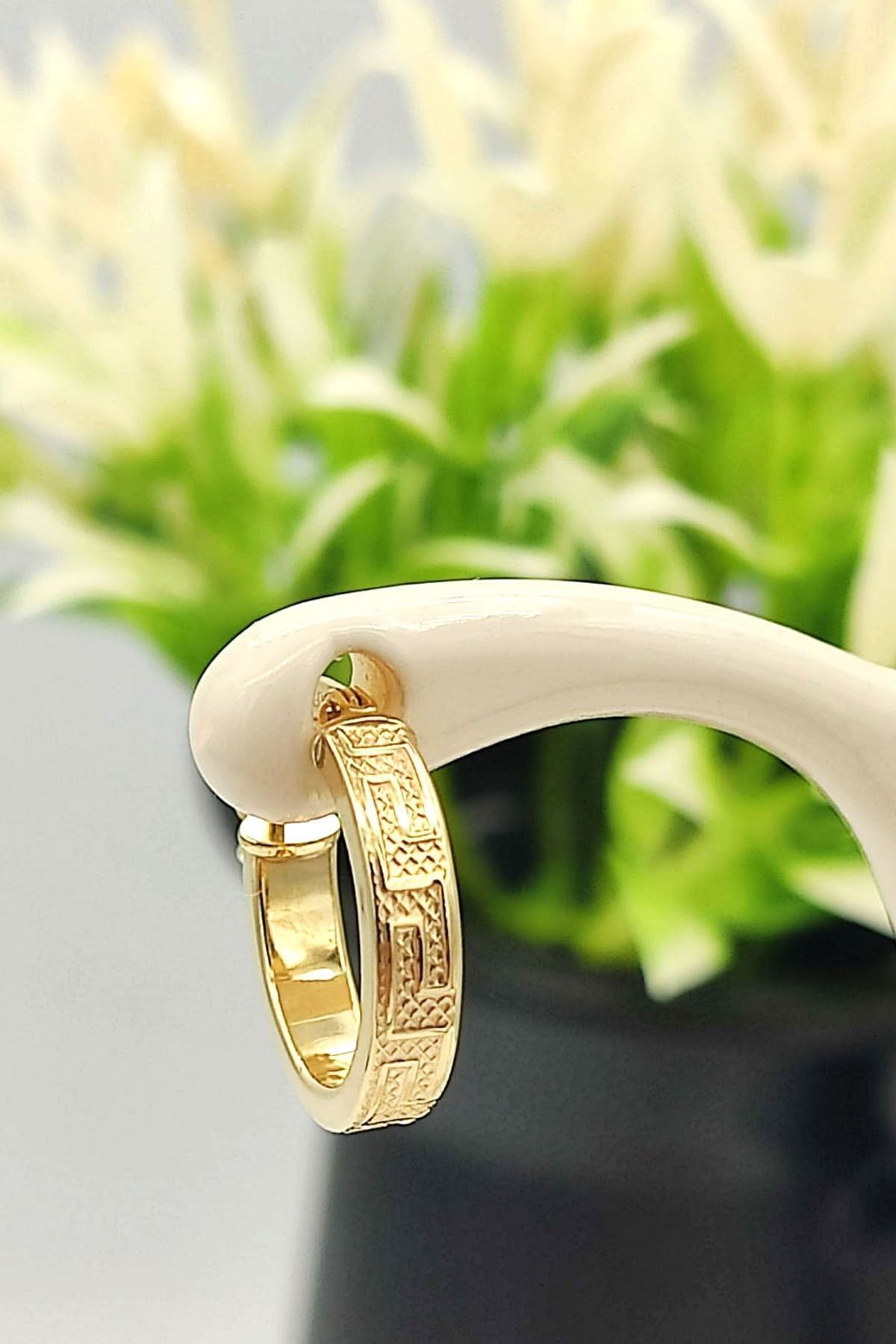 Moom Mücevherat Italyan Grek Desenli 14 Ayar Yeşil Altın Fantazi Halka Küpe