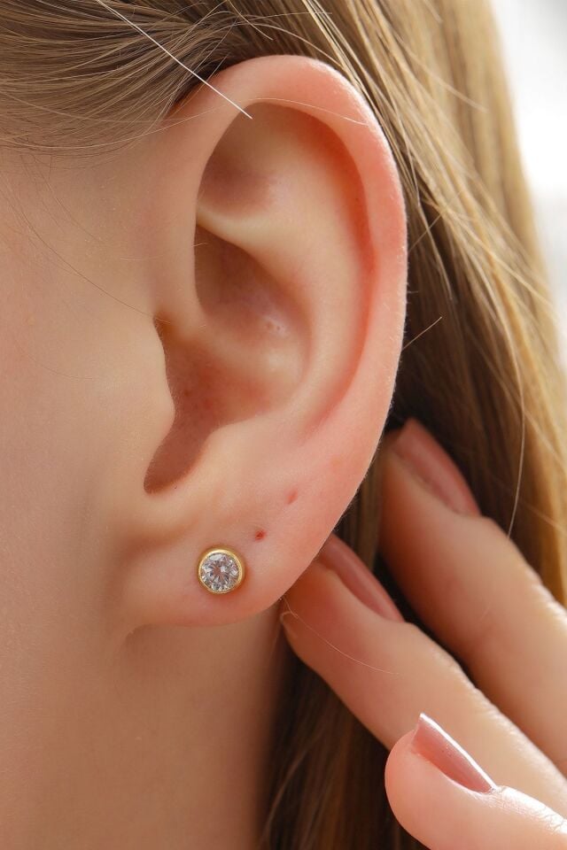 Kadın 14 Ayar Altın Küpe Minimalist Zirkon Taşlı Modern Vidalı Altın Küpe 13 Mm