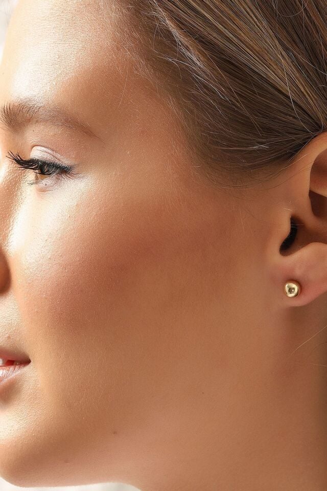 Kadın 14 Ayar Altın Küpe Minimalist Top Vidalı Altın Küpe 18 Mm