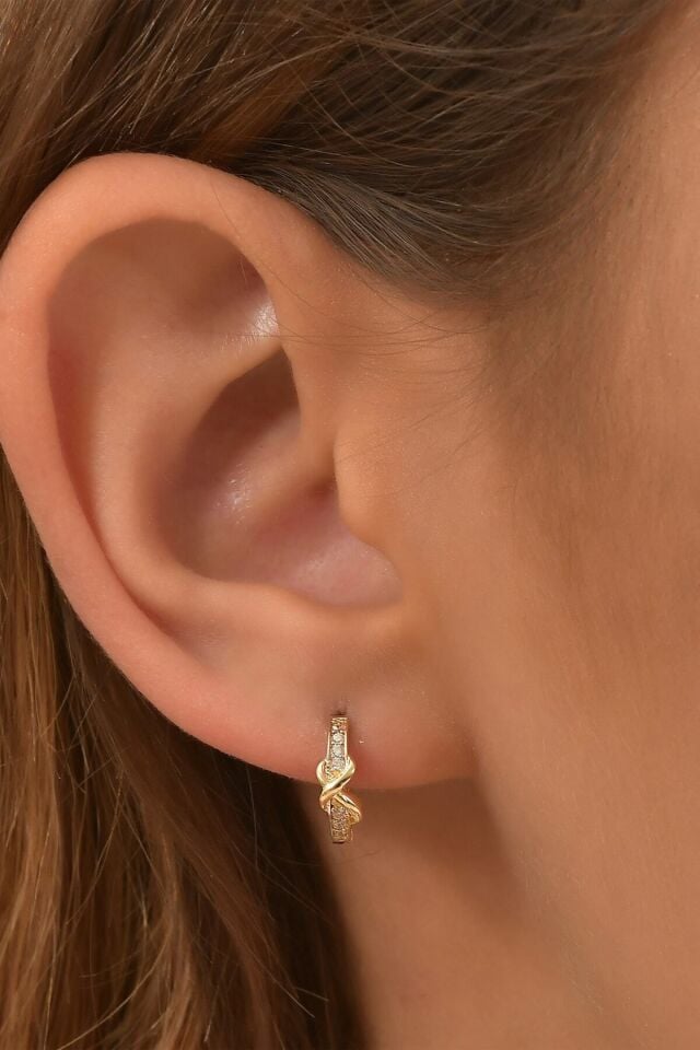 Kadın 14 Ayar Altın Küpe Minimalist Zirkon Taşlı Modern Halka Altın Küpe 11.5 Mm
