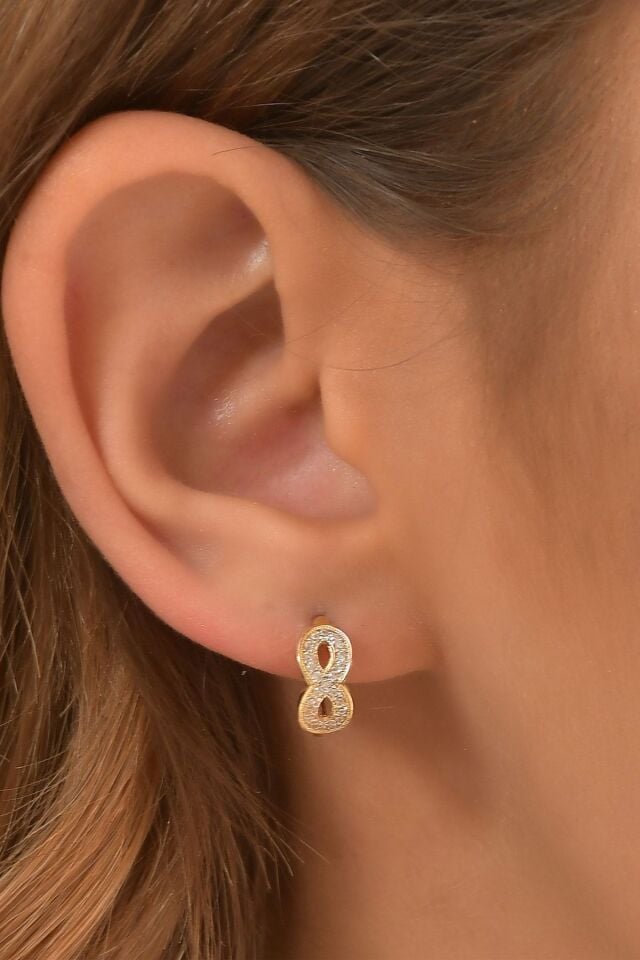 Kadın 14 Ayar Altın Küpe Minimalist Zirkon Taşlı Sonsuzluk Halka Altın Küpe 17 Mm