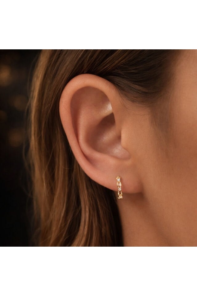 Kadın 14 Ayar Altın Küpe Minimalist Zirkon Taşlı Modern Halka Altın Küpe 12.5 Mm