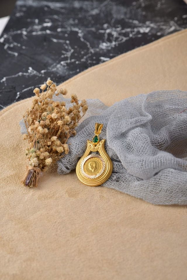 Moom Mücevherat Kadın 14 Ayar Altın Taşlı  Gül  Model Çerçeve Kolye Ucu