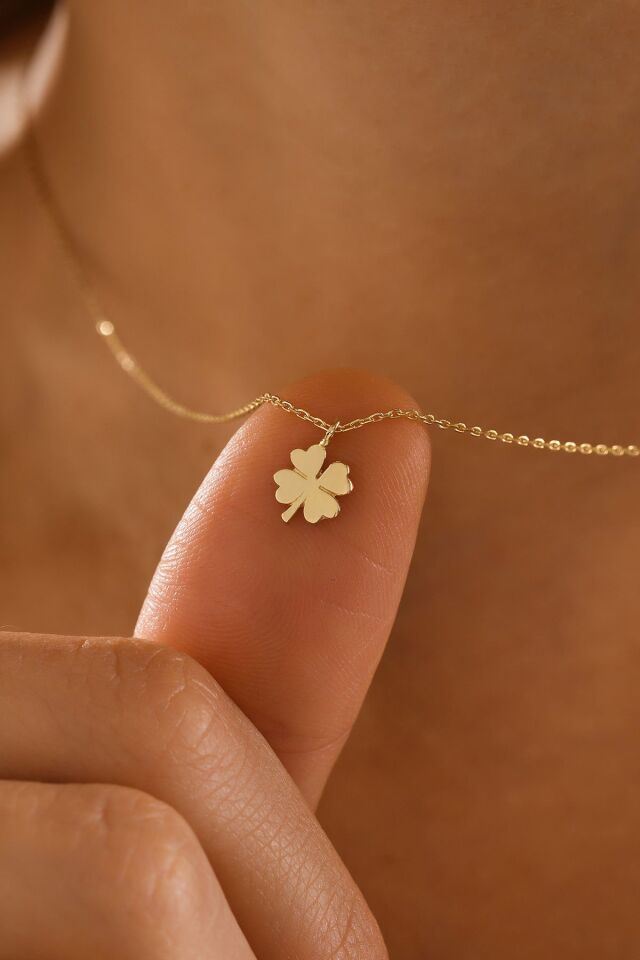 MOOM MÜCEVHERAT 14 Ayar Altın Taşsız Yonca Kolye