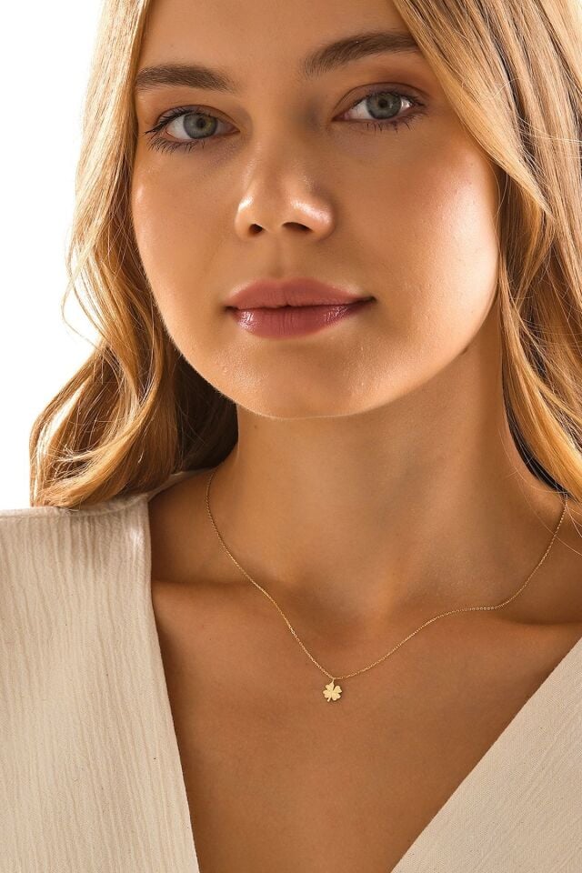 MOOM MÜCEVHERAT 14 Ayar Altın Taşsız Yonca Kolye