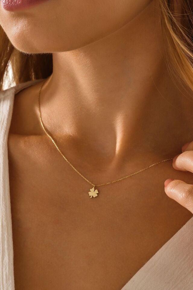 MOOM MÜCEVHERAT 14 Ayar Altın Taşsız Yonca Kolye