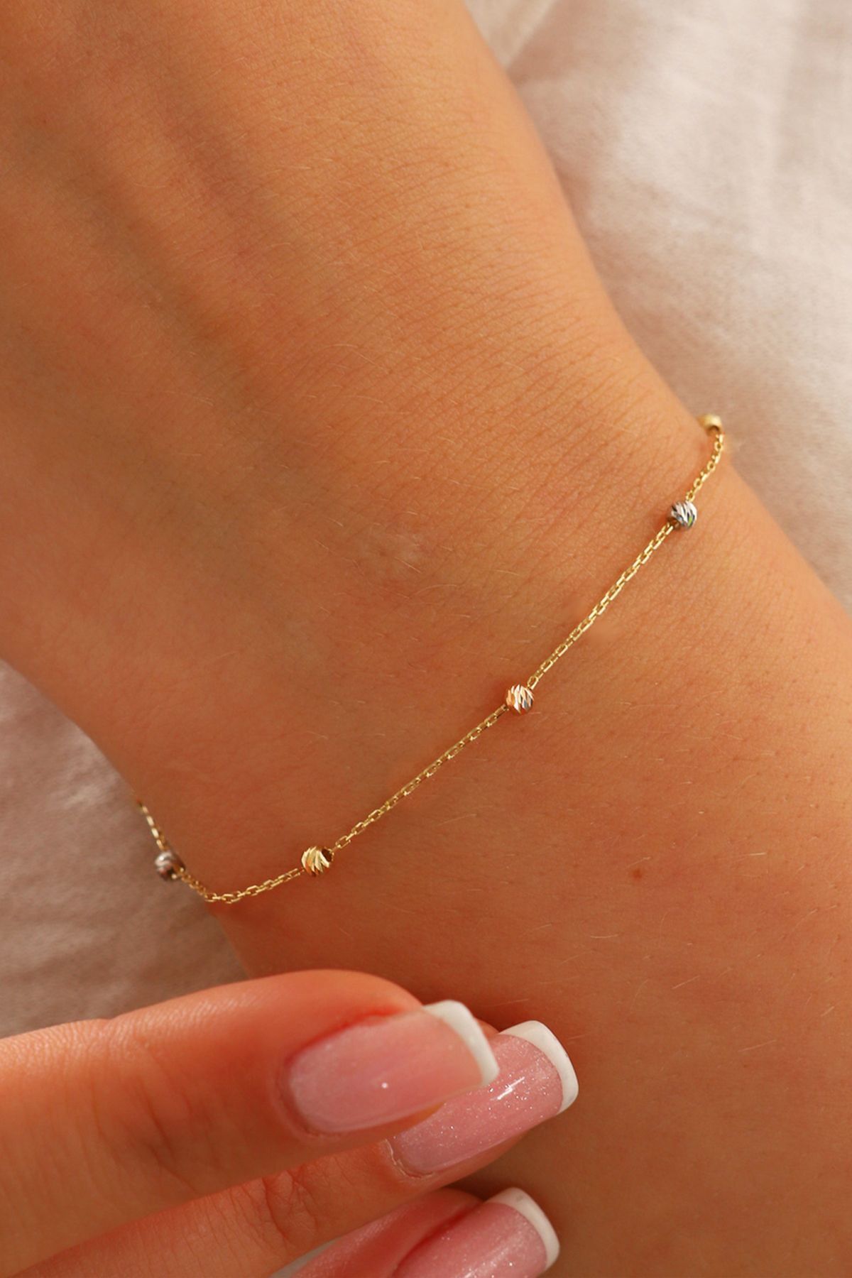 14 Ayar Altın Dorika Toplu Altın Bileklik Renkli Toplar Tek Sıra